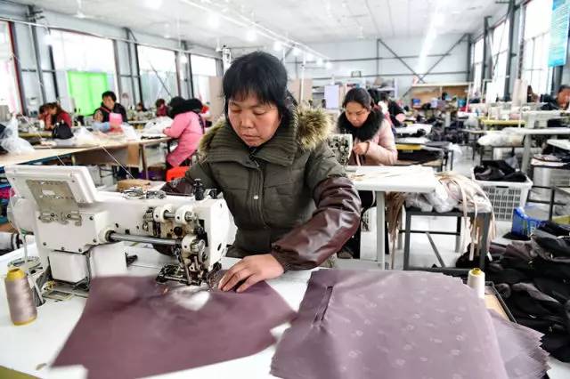 来党中央引领脱贫攻坚纪实pg模拟器试玩十八大以(图7)