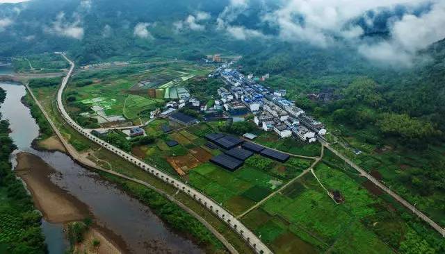 来党中央引领脱贫攻坚纪实pg模拟器试玩十八大以(图6)