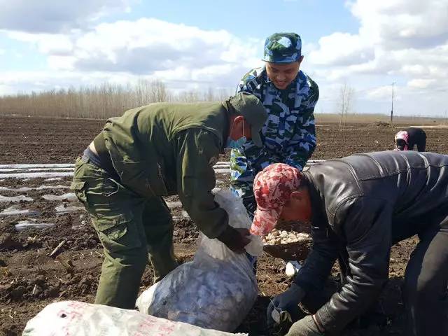 来党中央引领脱贫攻坚纪实pg模拟器试玩十八大以(图14)